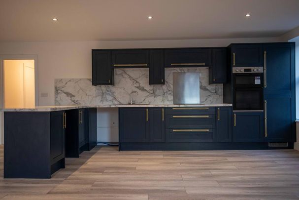 3 bedroom flat to rent - Photo 1