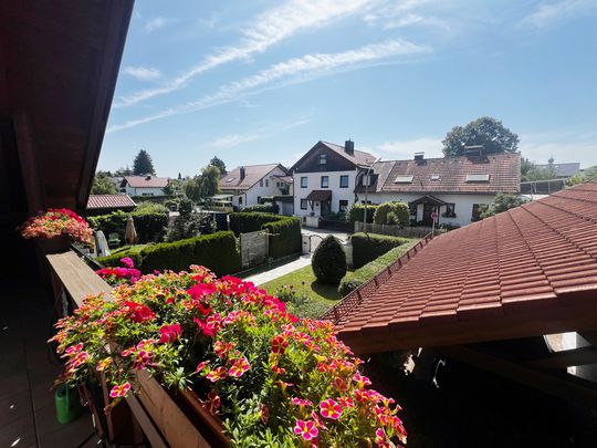 Bayrischer Charme: freistehendes Einfamilienhaus mit Garten, Kachelofen, Wintergarten, Outdoor-Pool - Photo 1