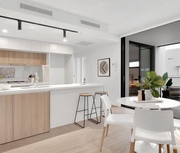 MILTON - HIGH FLOOR 2 BEDROOM 2 BATH ROOM APARTMENT WITH 1 CARPARK - Photo 6