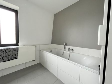 Hedendaags 2 slpk-appartement met balkon - Foto 2