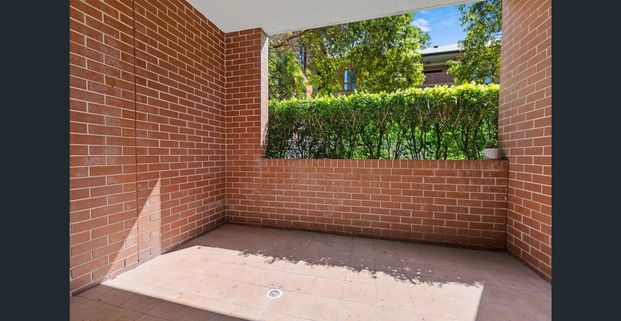 Private And Renovated Ground Floor Apartment - Photo 1