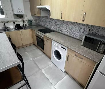 Room in a shared 8-bedroom apartment for rent in Sol, all bills included - Foto 4