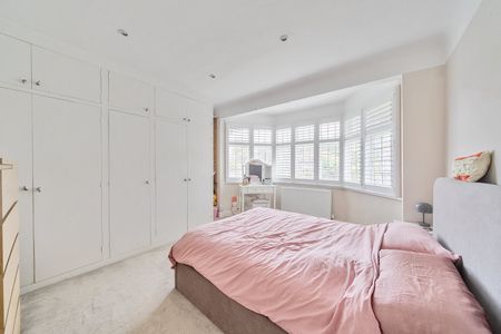 Vale Crescent, Kingston Vale, Greater London, SW15 - Photo 2