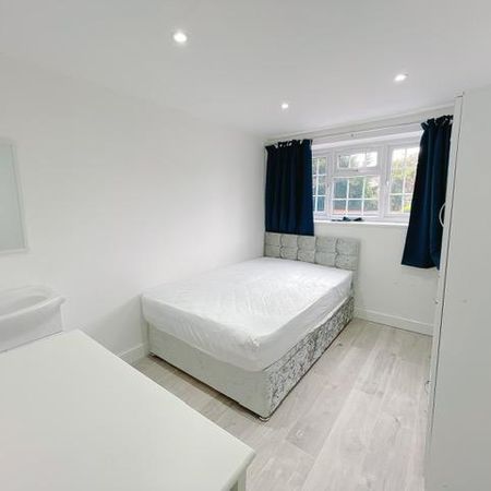 1 bedroom in a house share to rent - Photo 4