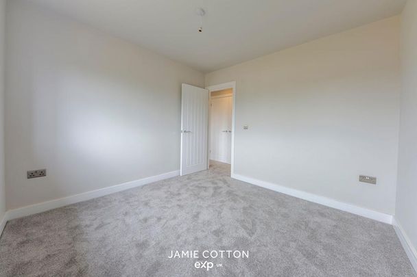 4 bedroom detached house to rent - Photo 1