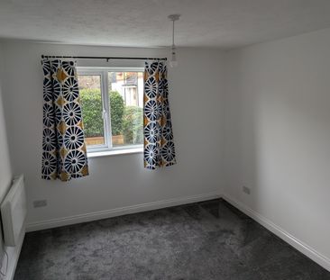 1 Bed Flat, Butlers Close, BS5 - Photo 3