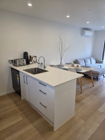 Sunny 2 Bedroom 2 Bathroom with one parking space near new family home - Photo 5