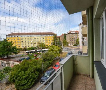 Prostorný a světlý byt 2+1 s balkonem 70m and sup2; přímo u Edenu - Фото 5