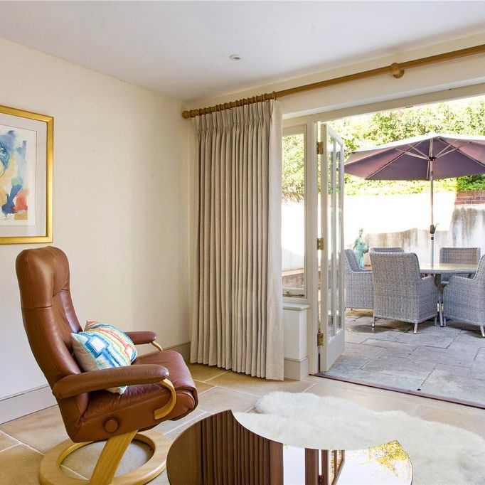 4 bedroom semi-detached house to rent - Photo 1