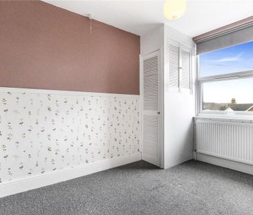 3 bedroom end of terrace house to rent - Photo 4