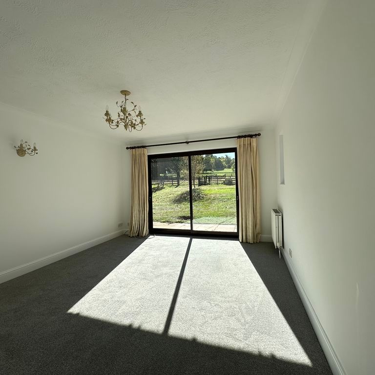 Juniper Hill, Old London Road Mickleham, Dorking - Photo 1