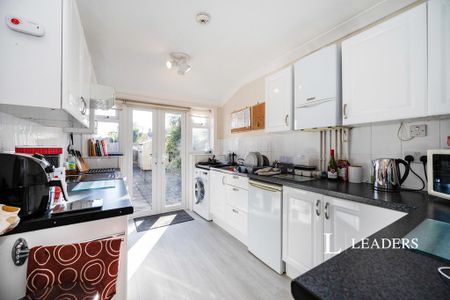 3 bedroom terraced house to rent - Photo 5