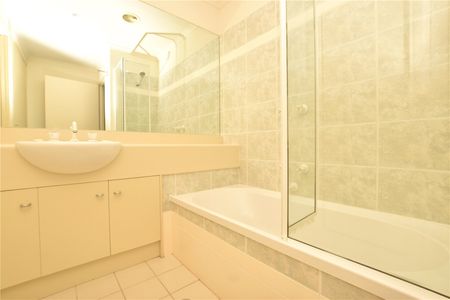 152/33 La Trobe Street - Photo 4