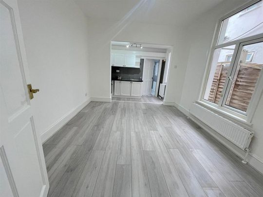 2 bedroom maisonette to rent - Photo 1