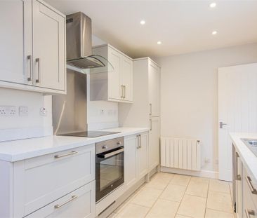 3 bed House - End Terrace To Let - Photo 5