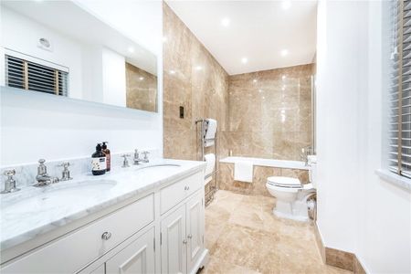 Spacious four bedroom apartment of approximately 2,300 square feet benefiting from 24hr concierge. - Photo 2