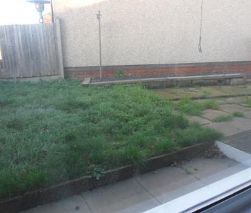 3 bedroom end of terrace house to rent - Photo 4