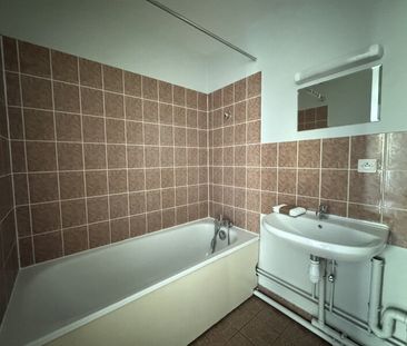 Location Appartement 2 pièces 38m² ORLEANS 45000 - Photo 3
