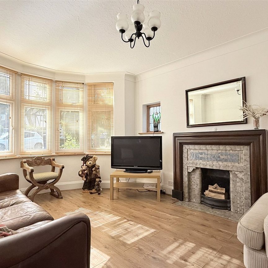 The Ridgeway, Mill Hill - Photo 1