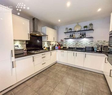 Louden Square, Earley, Reading, RG6 - Photo 5