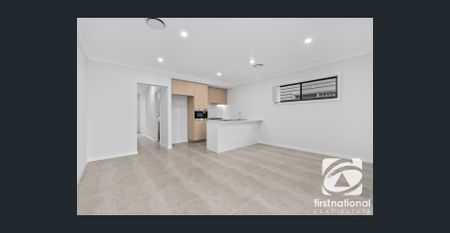 Stylish 3-Bedroom Townhouse – Oran Park - Photo 2