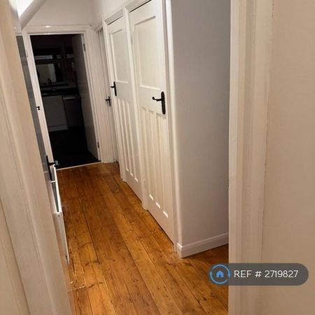 1 bedroom in a flat share to rent - Photo 4