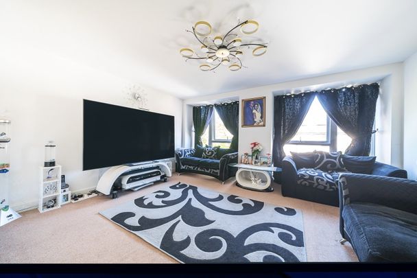 Terraced House to rent - Alcock Crescent, Dartford, DA1 - Photo 1
