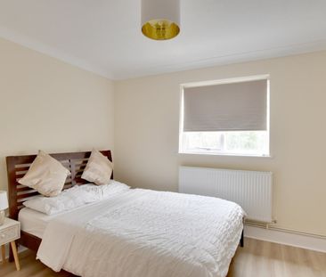 2 Bed Flat, Hither Green Lane, SE13 - Photo 4