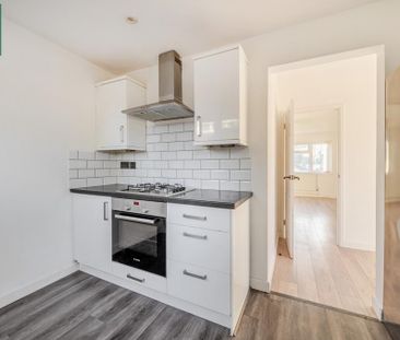 2 bedroom end of terrace house to rent - Photo 1