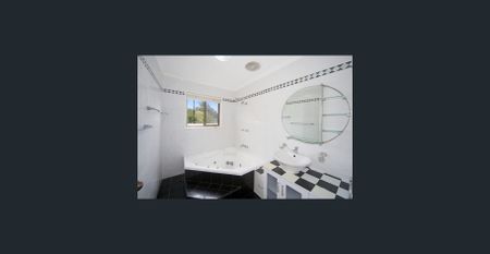 Comfortable Coastal Home with Utilities Included - Photo 3