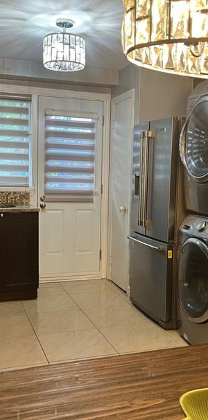 Superbe Chambre à Louer Dans Un 5 1/2 - Photo 1