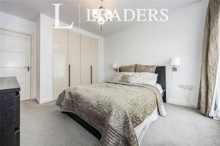 4 bedroom detached house to rent - Photo 5