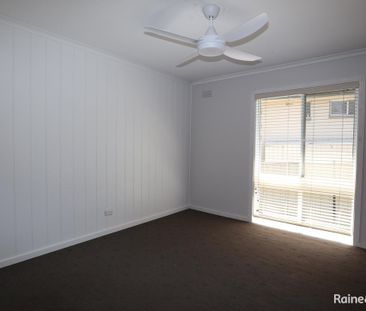 5 Falcon Place, Kooringal, NSW 2650 - Photo 2