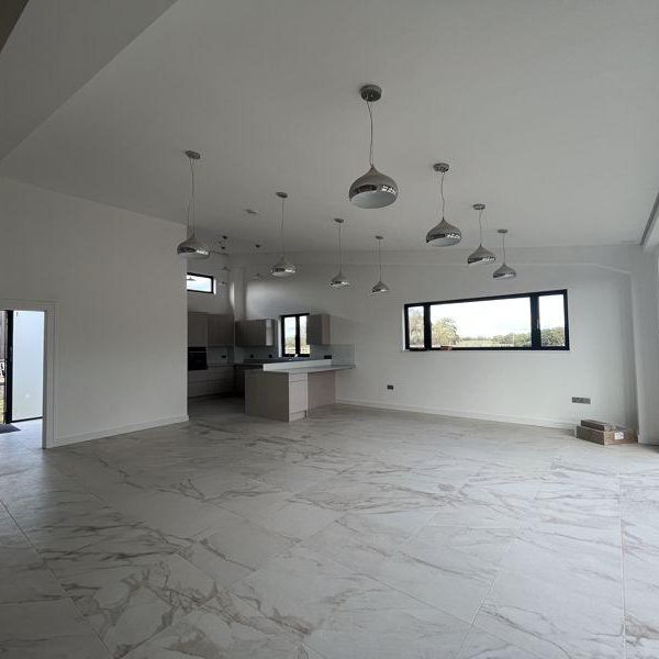 4 bedroom detached bungalow to rent - Photo 1