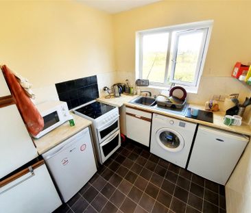 2 Bedroom Flat to Rent in Lovell Court, Irthlingborough, Northants,... - Photo 4