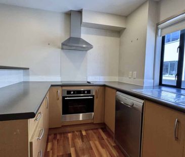 Lovely north facing 3 bedroom apartment - Photo 3