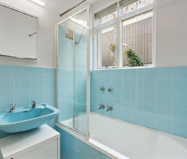 Charming 1-Bedroom Apartment in Prime St Kilda Location - Photo 2