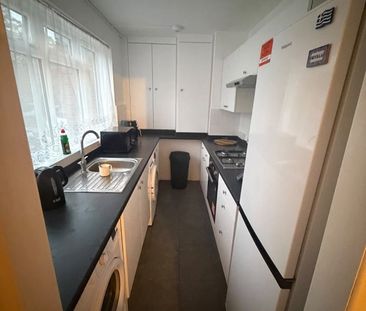 2 Bed Flat, Ash Court, SE12 - Photo 4