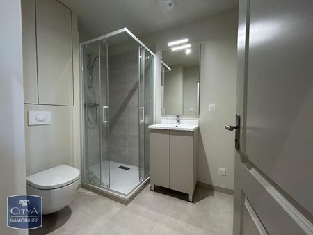 Location Appartement 2 pièces 44m² DOLE 39100 - Photo 2