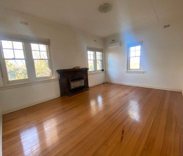 SPACIOUS TWO BEDROOM APARTMENT!! - Photo 2