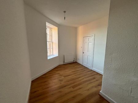 3 bedroom flat to rent - Photo 5