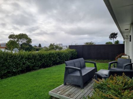 Tidy 3-Bedroom Home in Prime Location – Minutes to CBD - Photo 5