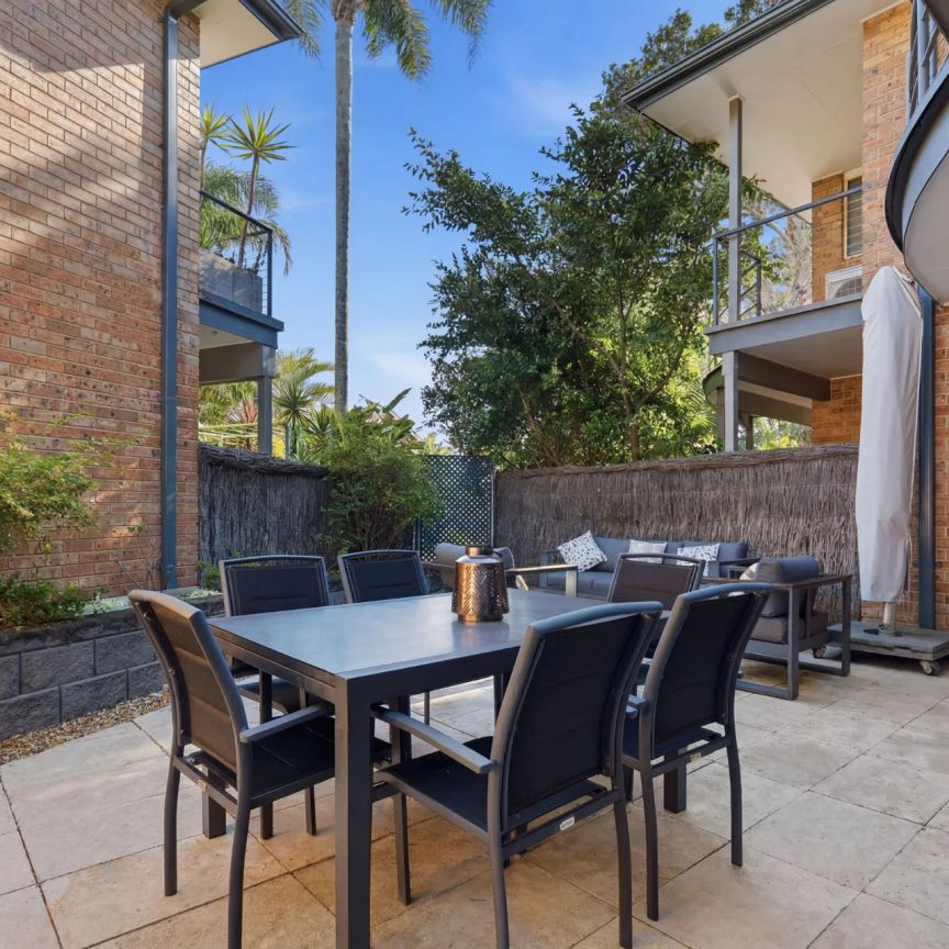 Rare Beachside Lifestyle Opportunity - Fully Furnished Water included in Lease - Swimming Pool in Complex - Photo 1