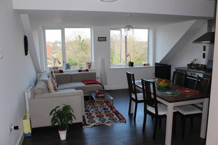 2 Bed Flat, Baldwin Court, NW11 - Photo 2