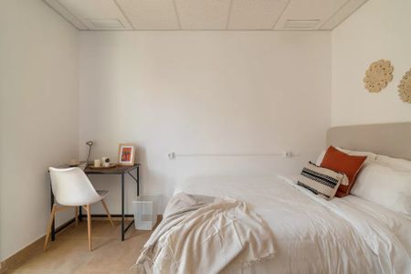 Carrer de Bailèn, Barcelona, Catalonia 08010 - Photo 4