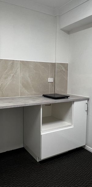 Low-Maintenance 2 Bedroom Unit in Prime Location - Photo 1