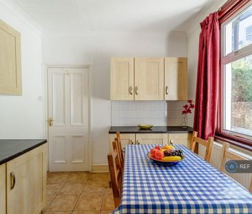 4 bedroom terraced house to rent - Photo 5