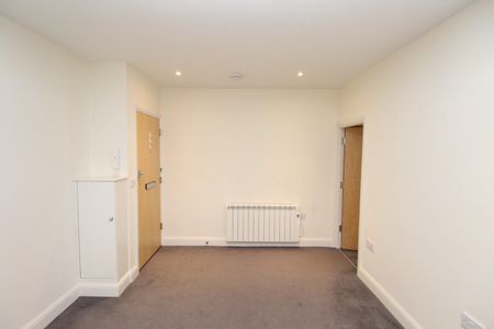 1 bedroom Flat To Let - Photo 2