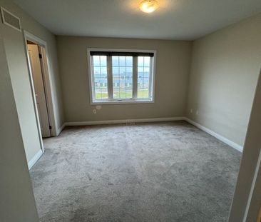 For Lease - 92 Monarch Woods Drive, Kitchener, Ontario - Photo 5