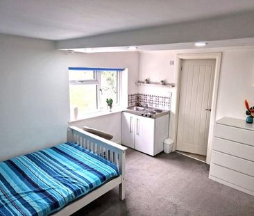 Studio to rent - Photo 2
